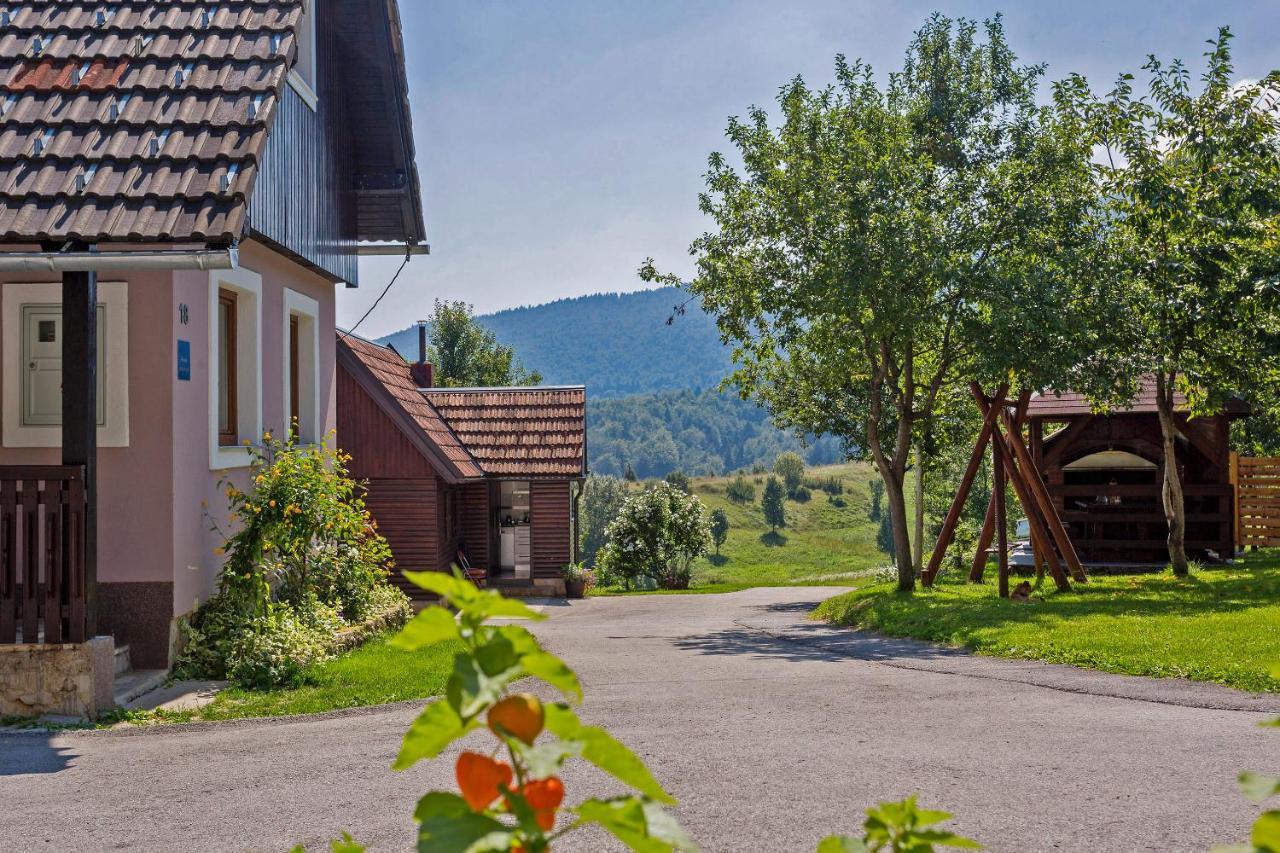 Andrea In Sertic Poljana - Haus Fuer 6 Personen Plitvicka Jezera Bagian luar foto