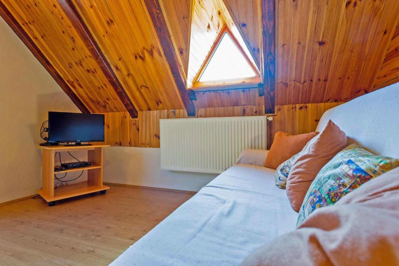 Andrea In Sertic Poljana - Haus Fuer 6 Personen Plitvicka Jezera Bagian luar foto