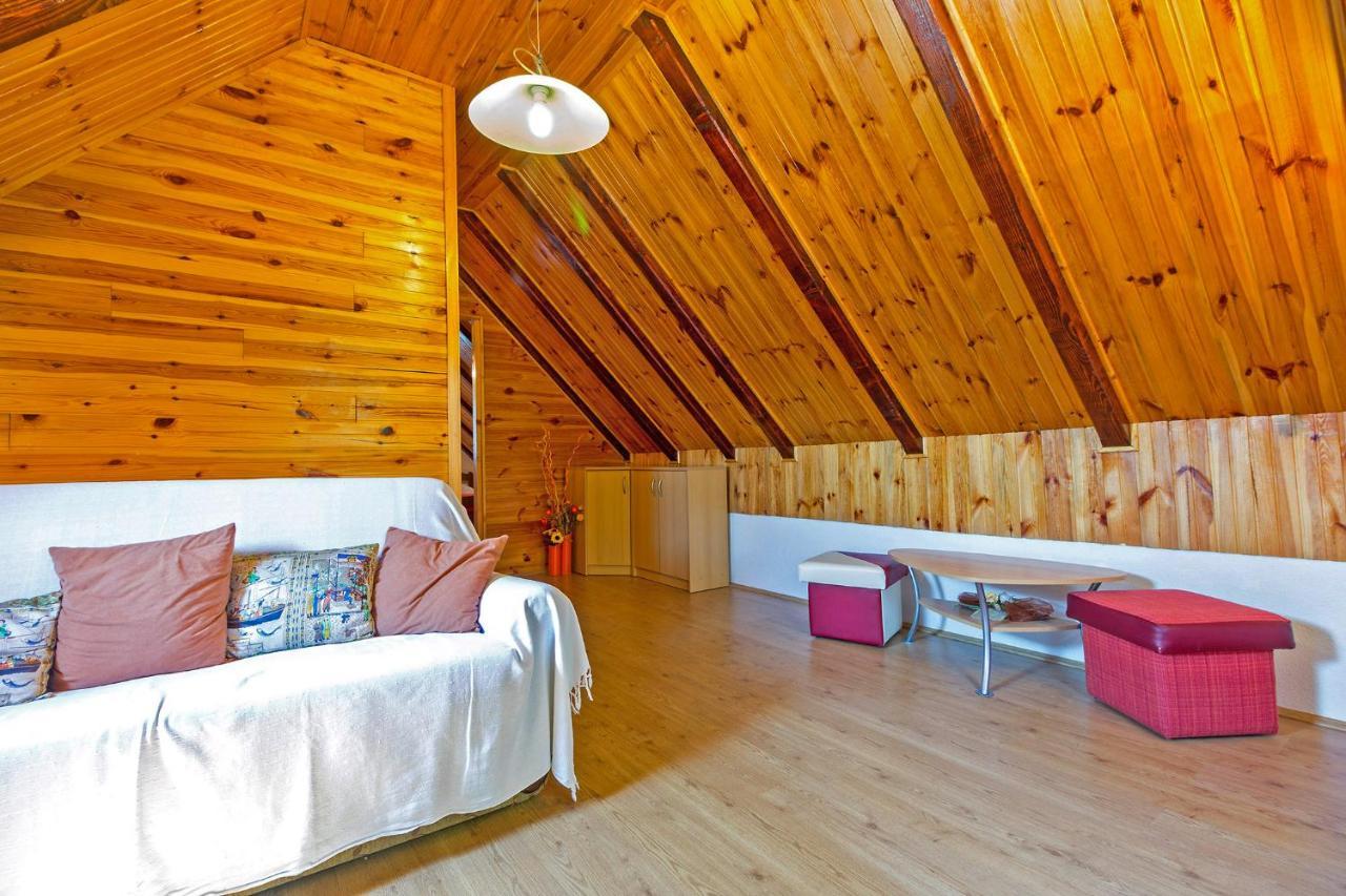Andrea In Sertic Poljana - Haus Fuer 6 Personen Plitvicka Jezera Bagian luar foto